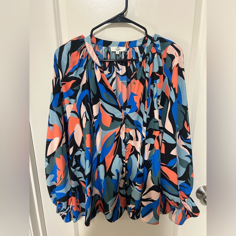 Entro Abstract Blouse in Size Medium - Picture 3 of 8